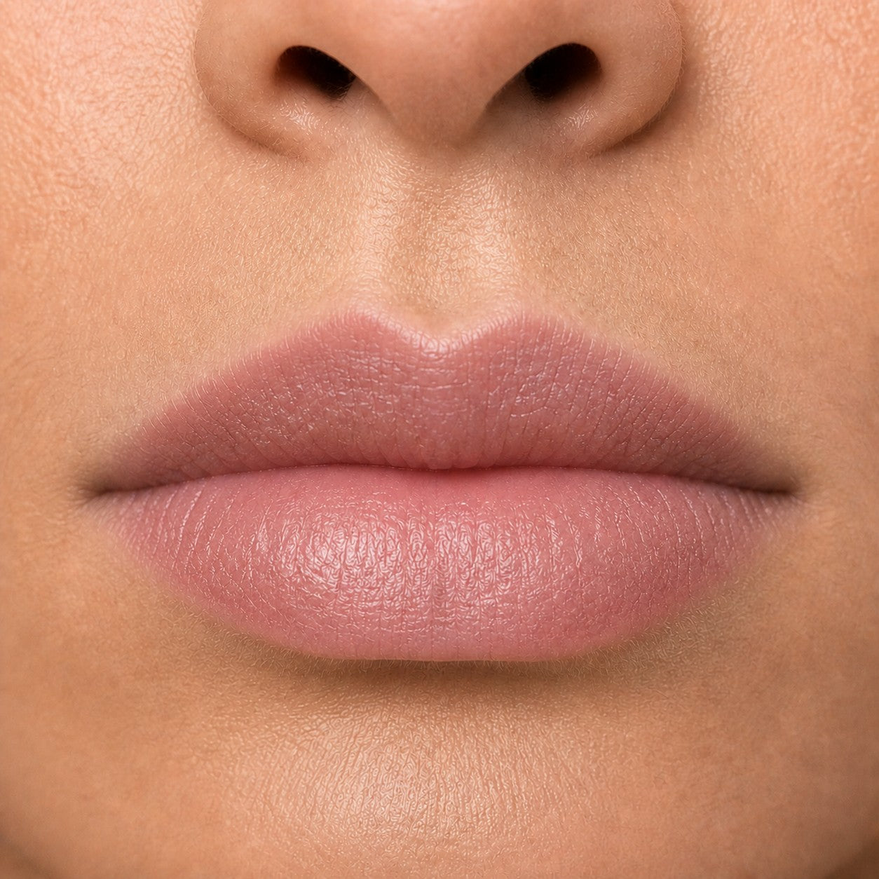 شفاه بدرجة Kiss